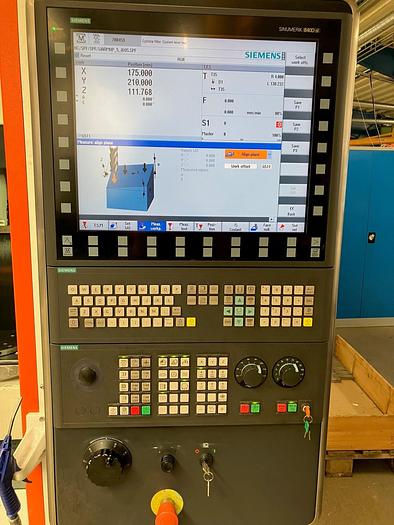 Used BRUGT 5-AKSET BEARBEJDNINGSCENTER MAZAK, MODEL VARIAXIS I 500 - ÅRGANG 2015