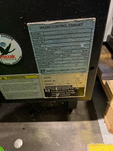 Used BRUGT CNC-VERTIKALT BEARBEJDNINGSCENTER FABR. MAZAK, MODEL VTC 300 C-II