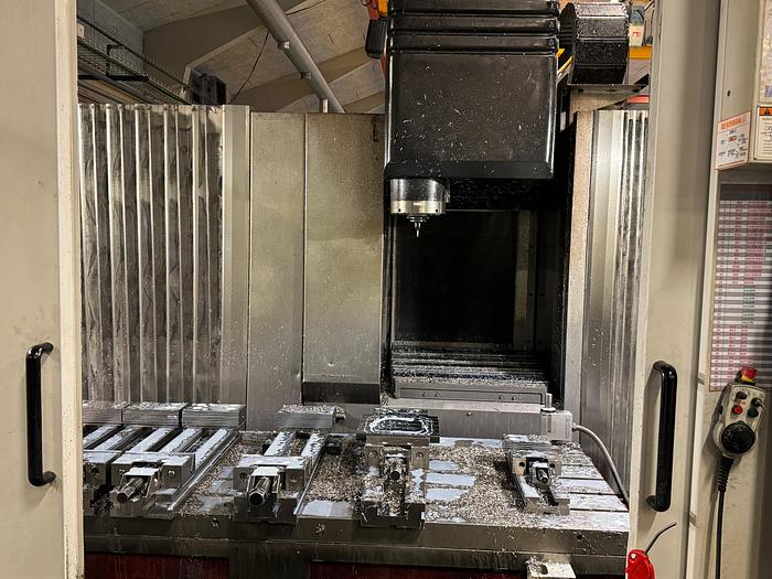 Used BRUGT CNC-VERTIKALT BEARBEJDNINGSCENTER FABR. MAZAK, MODEL VTC 300 C-II