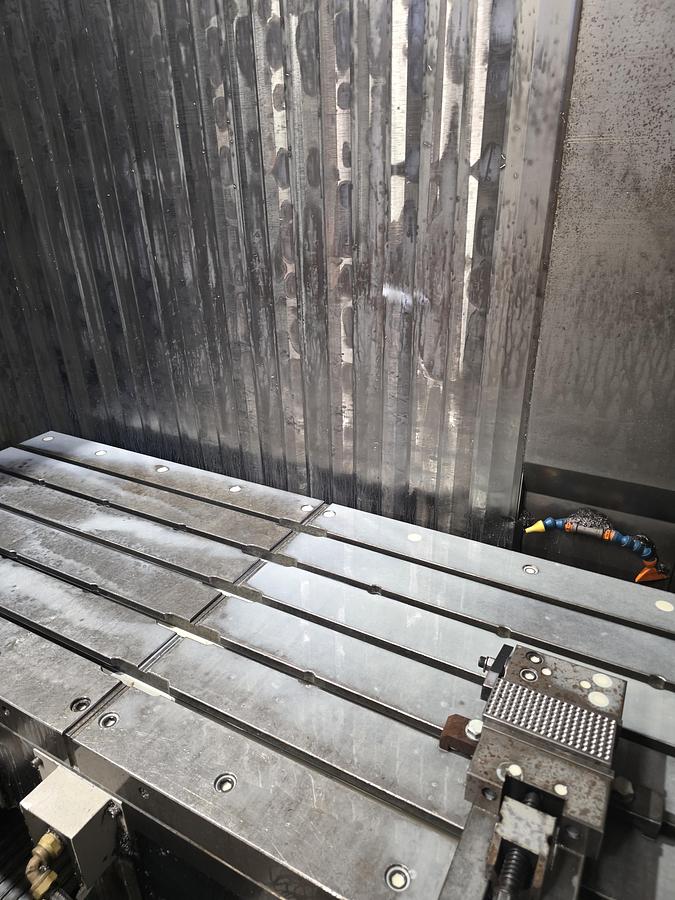 Used BRUGT VERTIKALT BEARBEJDNINGSCENTER FABR. MAZAK, MODEL VTC 300 C-II