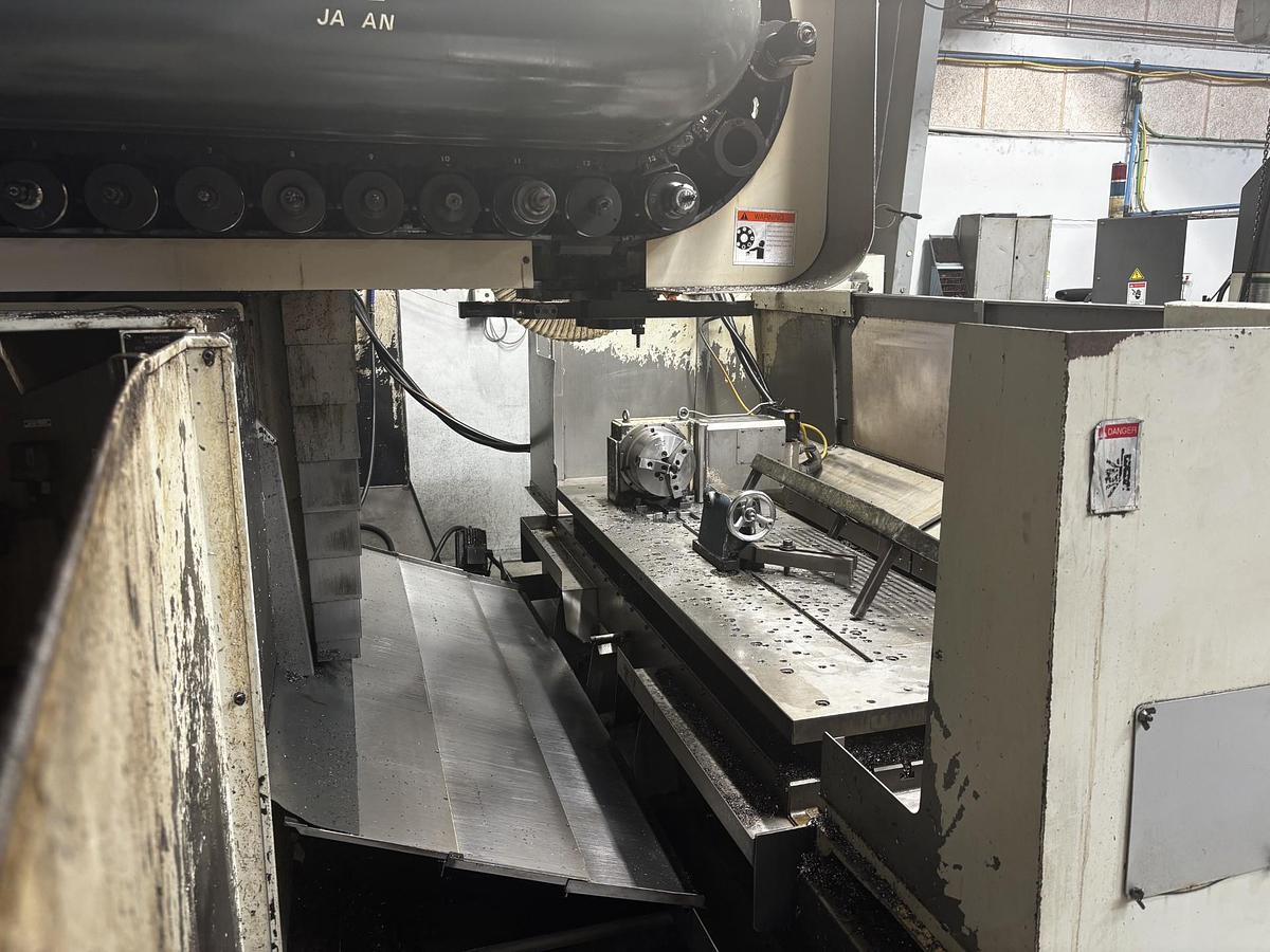 Used BRUGT VERTIKALT BEARBEJDNINGSCENTER FABR. ENSHU, MODEL 650 V