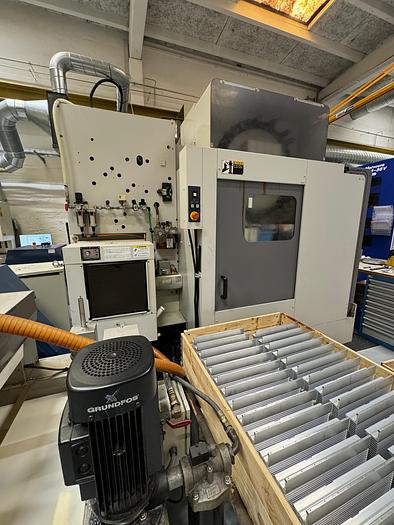 Used BRUGT VERTIKALT BEARBEJDNINGSCENTER FABR. MORI SEIKI, MODEL SV 500/40