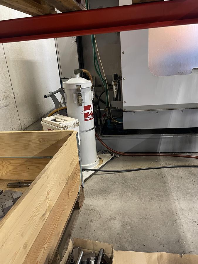 Used BRUGT VERTIKALT BEARBEJDNINGS CENTER, FABRIKAT HAAS, MODEL VF-4BHE