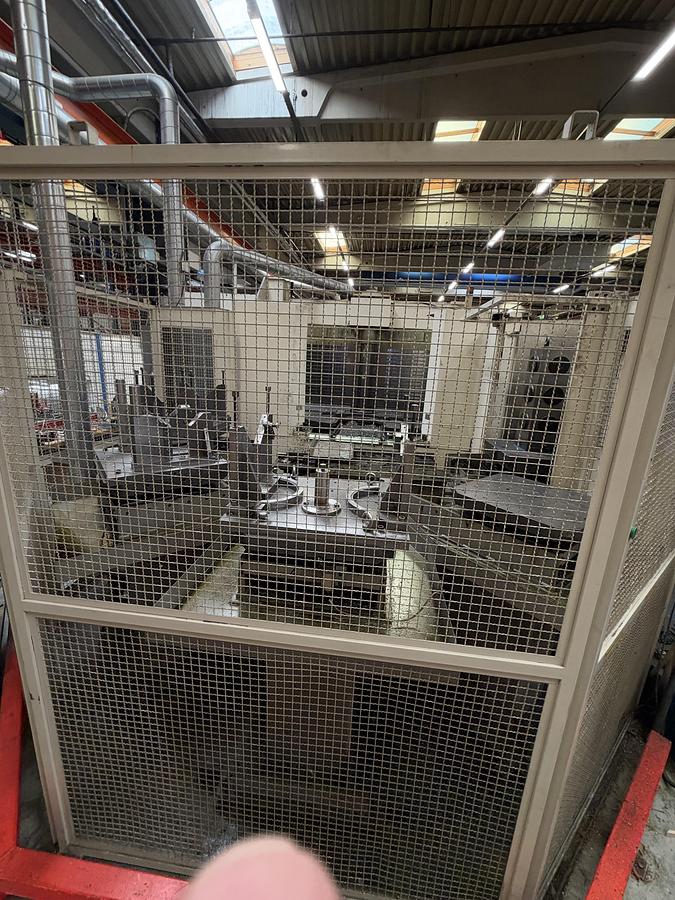 Used BRUGT HORISONTALT BEARBEJDNINGSCENTER FABR. OKUMA, MODEL MX-60 HB