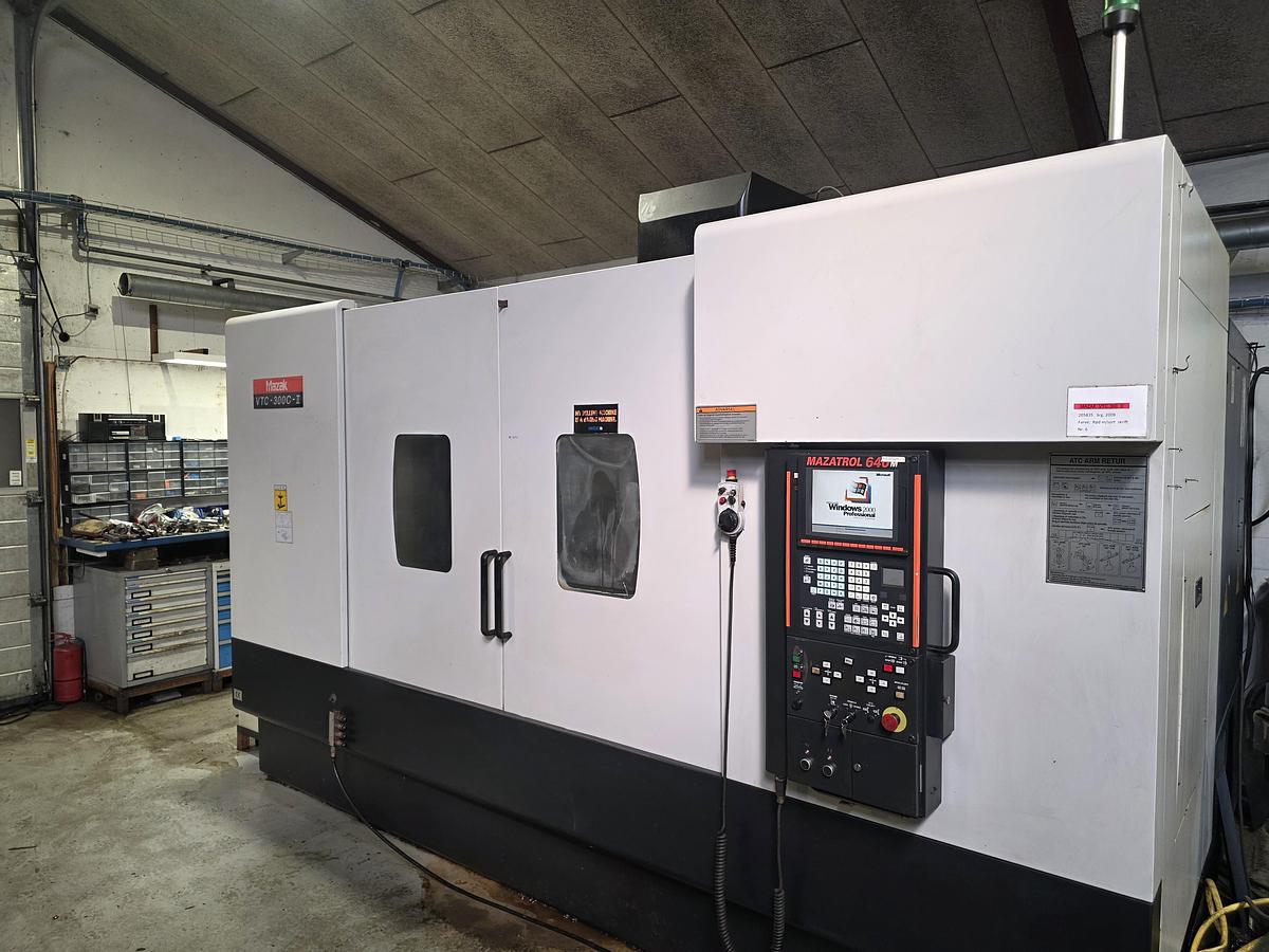 Used BRUGT VERTIKALT BEARBEJDNINGSCENTER FABR. MAZAK, MODEL VTC 300 C-II