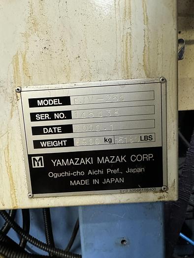 Used BRUGT VERTIKALT BEARBEJDNINGSCENTER FABR. MAZAK, MODEL FJV 250