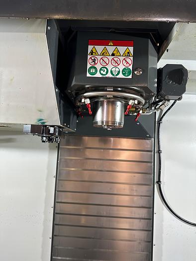 Used BRUGT VERTIKALT BEARBEJDNINGSCENTER HAAS, MODEL VF 4SS - ÅRGANG 2021