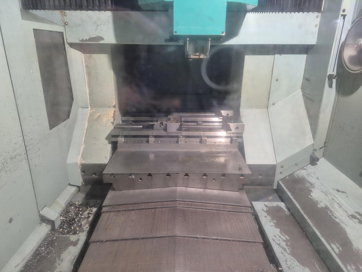 Used BRUGT VERTIKALT BEARBEJDNINGSCENTER FABR. DMG, MODEL DMC 100 V