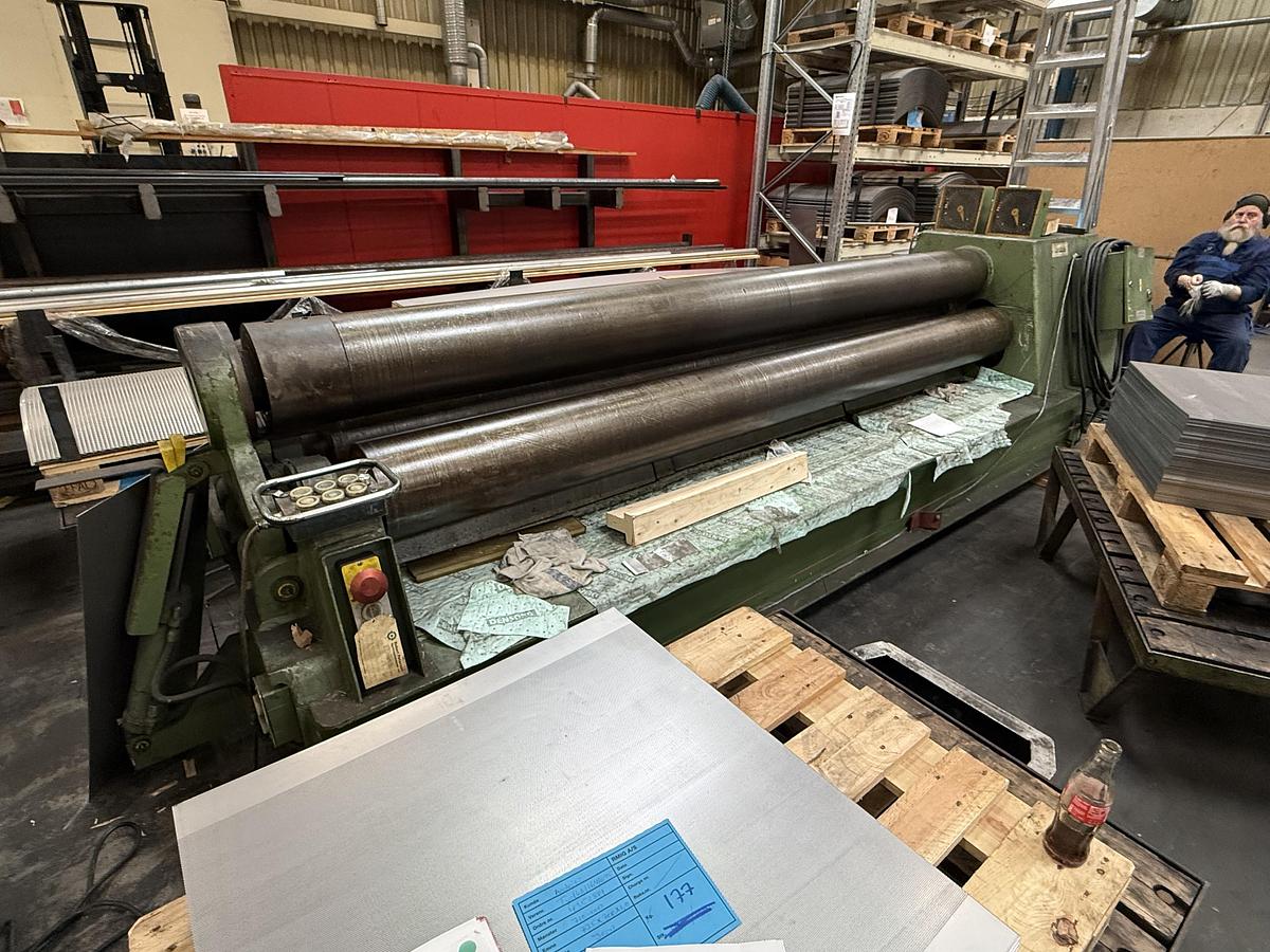 Used BRUGT HYDRAULISK PLADEVALSE FABR. ROUNDO, MODEL PS 255