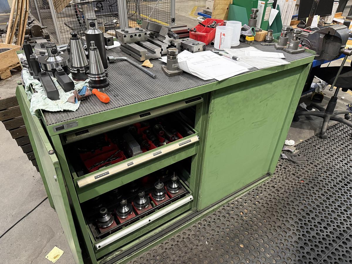 Used BRUGT VERTIKALT BEARBEJDNINGSCENTER FABR. MAZAK MODEL AJV-32/605