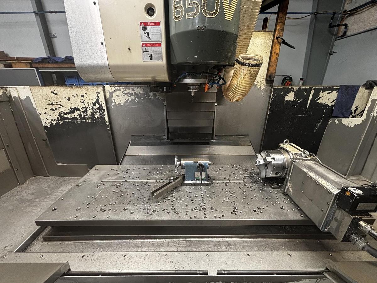 Used BRUGT VERTIKALT BEARBEJDNINGSCENTER FABR. ENSHU, MODEL 650 V