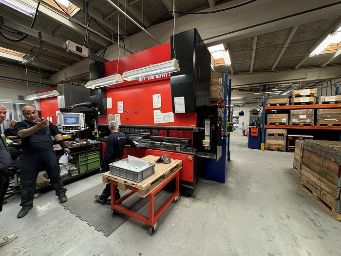 Used BRUGT CNC-KANTPRESSE FABR. AMADA, MODEL HFP 130-30 NT-3L