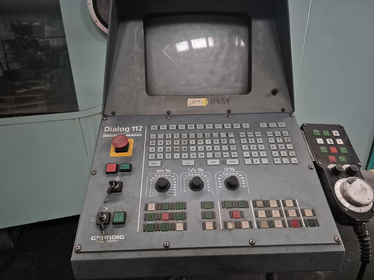Used BRUGT VERTIKALT BEARBEJDNINGSCENTER FABR. DMG, MODEL DMC 100 V