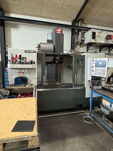 Used BRUGT VERTIKALT BEARBEJDNINGSCENTER FABR. HAAS, MODEL VF-4SS