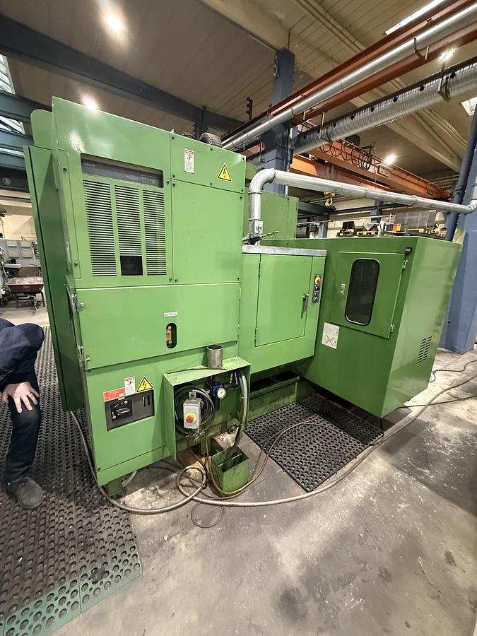 Used BRUGT VERTIKALT BEARBEJDNINGSCENTER FABR. MAZAK MODEL AJV-32/605