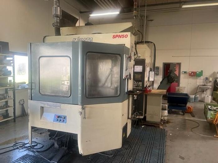 Used BRUGT VERTIKALT BEARBEJDNINGSCENTER FABR. NIIGATA, MODEL SPN 50