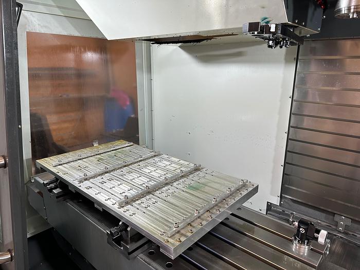 Used BRUGT VERTIKALT BEARBEJDNINGSCENTER HAAS, MODEL VF 4SS - ÅRGANG 2021