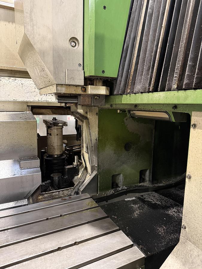 Used BRUGT VERTIKALT BEARBEJDNINGSCENTER FABR. MAZAK MODEL AJV-32/605