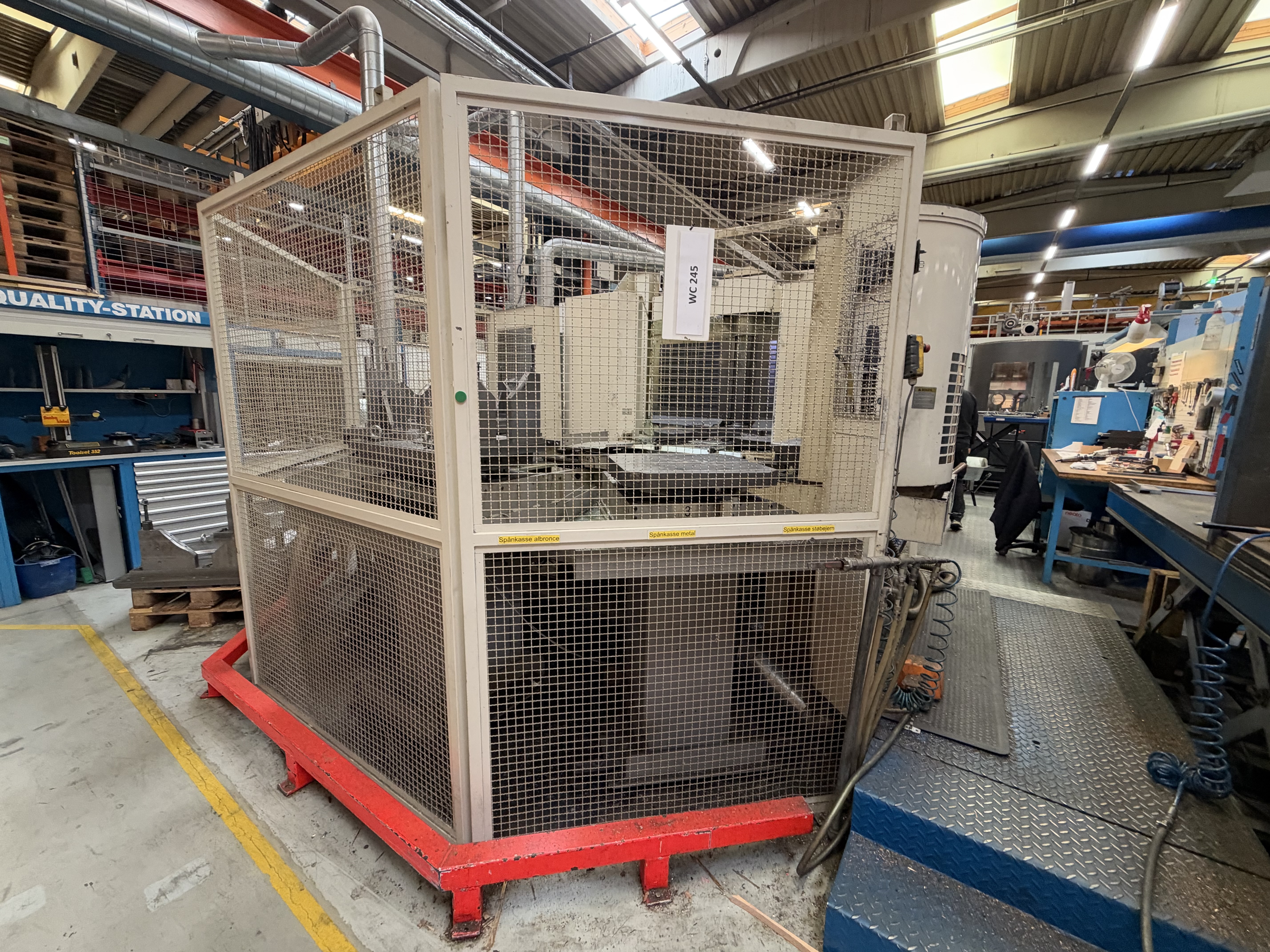 Used BRUGT HORISONTALT BEARBEJDNINGSCENTER FABR. OKUMA, MODEL MX-60 HB