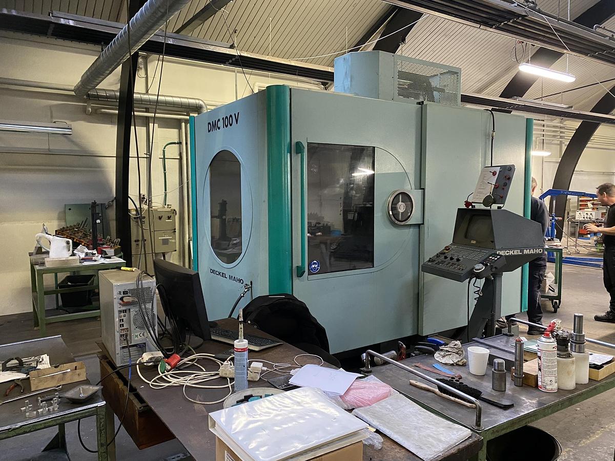 Used BRUGT VERTIKALT BEARBEJDNINGSCENTER FABR. DMG, MODEL DMC 100 V