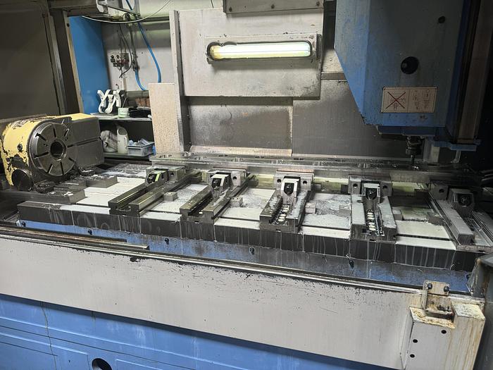 Used BRUGT CNC-VERTIKALT BEARBEJDNINGSCENTER FABR. MAZAK, MODEL FJV 35/80