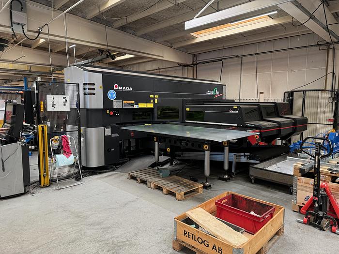 Used BRUGT CNC-FIBER LASER & REVOLVERSTANSER FABR. AMADA, MODEL LC 2515 C1AJ