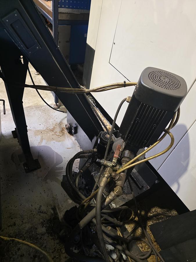 Used BRUGT VERTIKALT BEARBEJDNINGSCENTER FABR. MAZAK, MODEL VTC 300 C-II