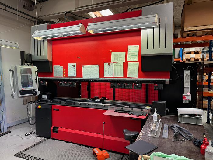 Used BRUGT CNC-KANTPRESSE FABR. AMADA, MODEL HFE 1303