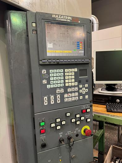 Used BRUGT VERTIKALT BEARBEJDNINGSCENTER FABR. MAZAK, MODEL VTC 200 C