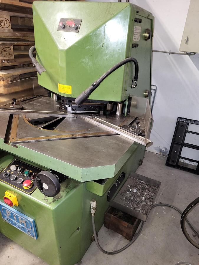 Used BRUGT HJØRNEUDKLINKER FABR. FIM, MODEL VERSA 204