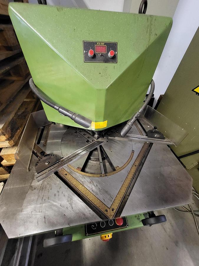 Used BRUGT HJØRNEUDKLINKER FABR. FIM, MODEL VERSA 204