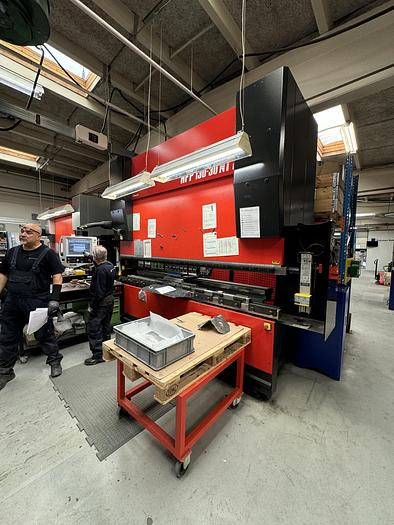 Used BRUGT CNC-KANTPRESSE FABR. AMADA, MODEL HFP 130-30 NT-3L