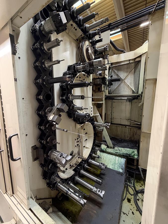 Used BRUGT HORISONTALT BEARBEJDNINGSCENTER FABR. OKUMA, MODEL MX-60 HB