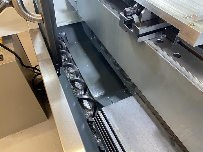 Used BRUGT VERTIKALT BEARBEJDNINGSCENTER MANUF. HAAS, MODEL VF 4SS - ÅRGANG 2021