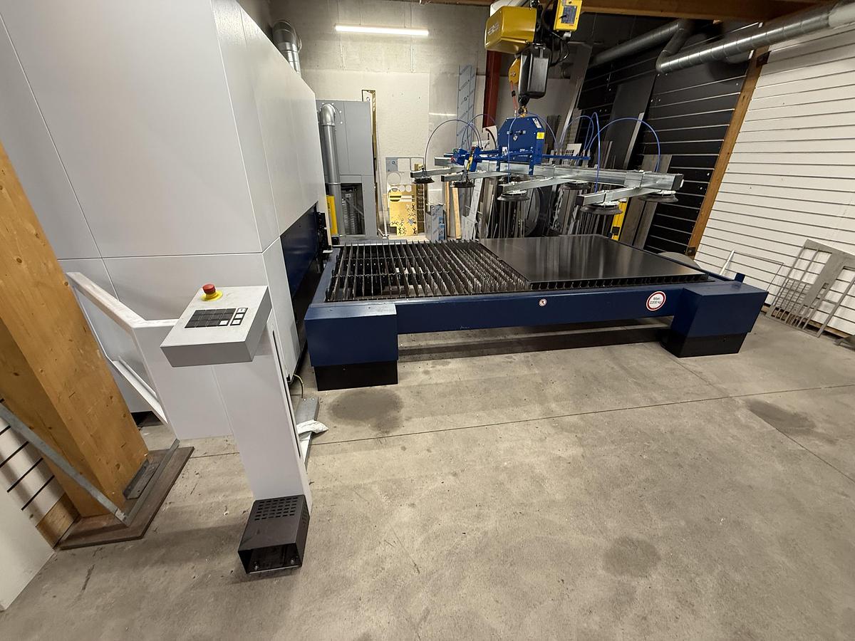 Used BRUGT CNC-FIBER LASERSKÆRER FABR. TRUMPF, MODEL TRULASER 1030 FIBER