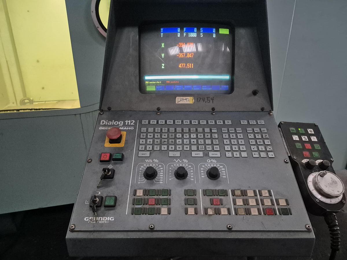 Used BRUGT VERTIKALT BEARBEJDNINGSCENTER FABR. DMG, MODEL DMC 100 V