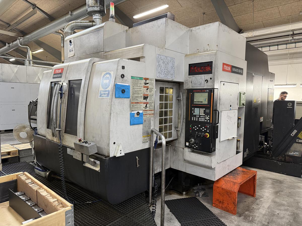 Used BRUGT CNC-VERTIKALT BEARBEJDNINGSCENTER FABR. MAZAK, MODEL VARIAXIS 630-5X
