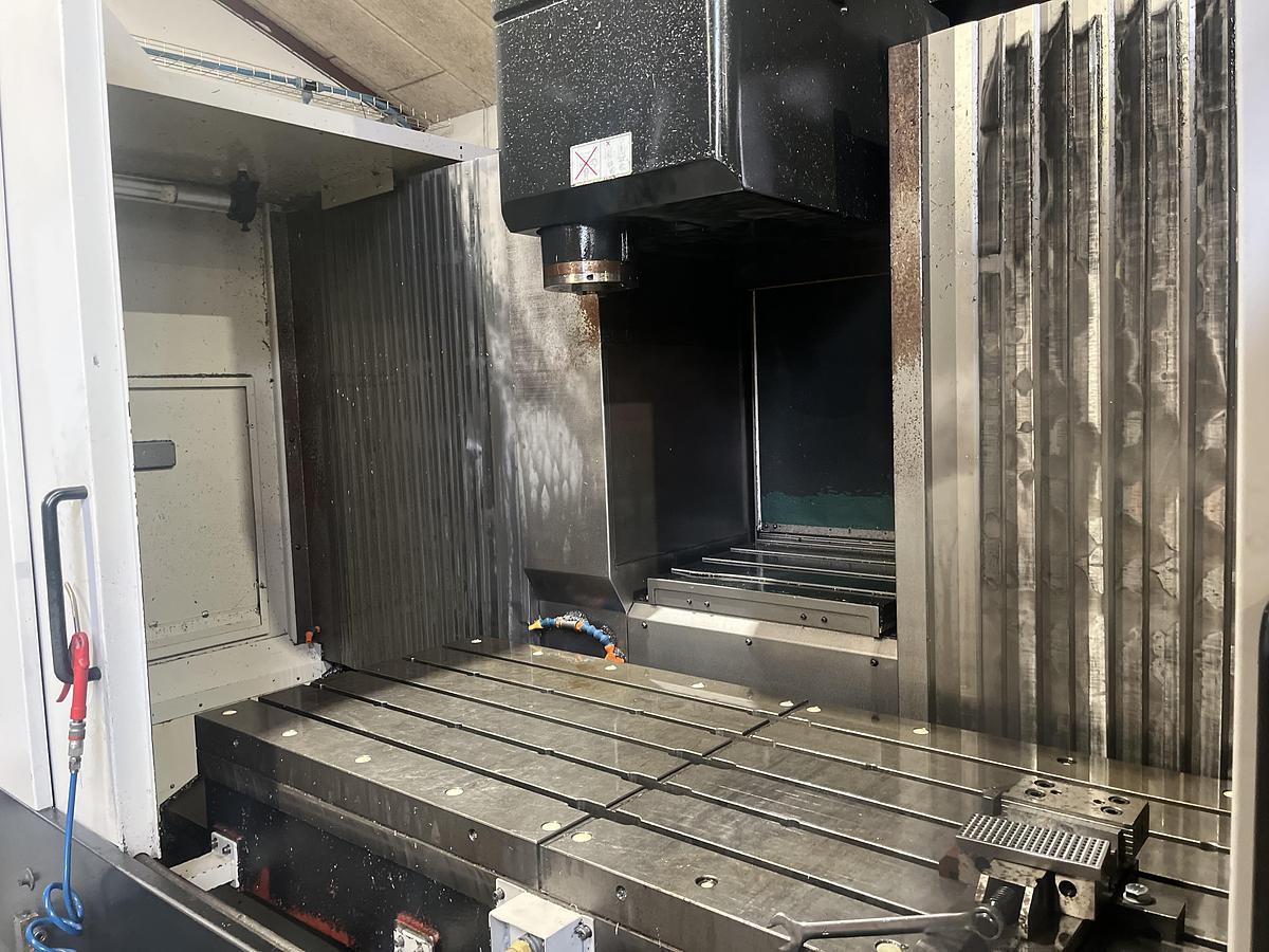 Used BRUGT CNC-VERTIKALT BEARBEJDNINGSCENTER FABR. MAZAK, MODEL VTC 300 C-II