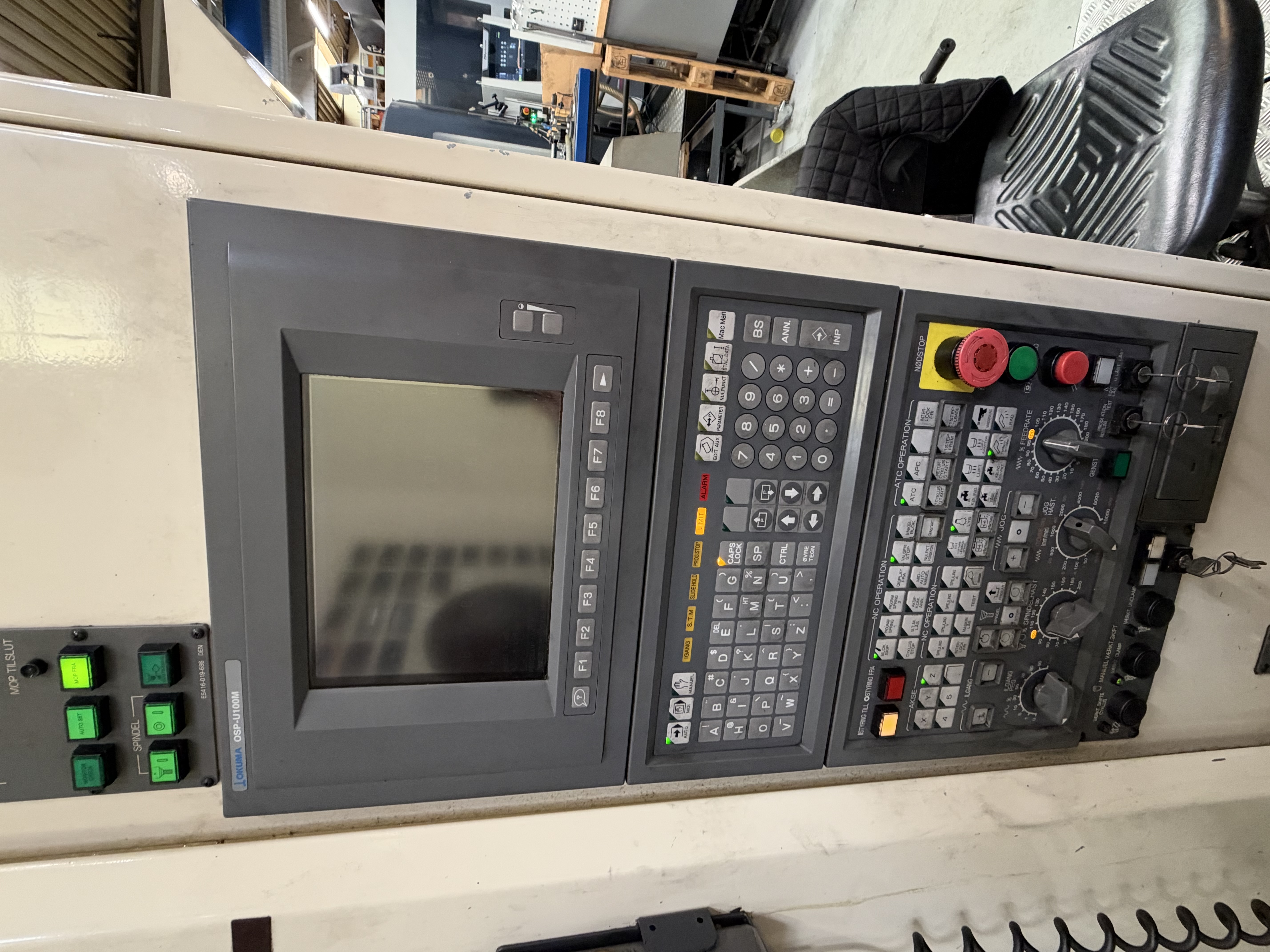 Used BRUGT HORISONTALT BEARBEJDNINGSCENTER FABR. OKUMA, MODEL MX-60 HB