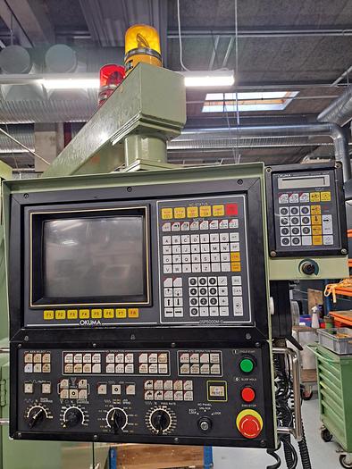 Used VERTIKALT BEARBEJDNKJNGSCENTER FABR. OKUMA, MODEL MC-4VA