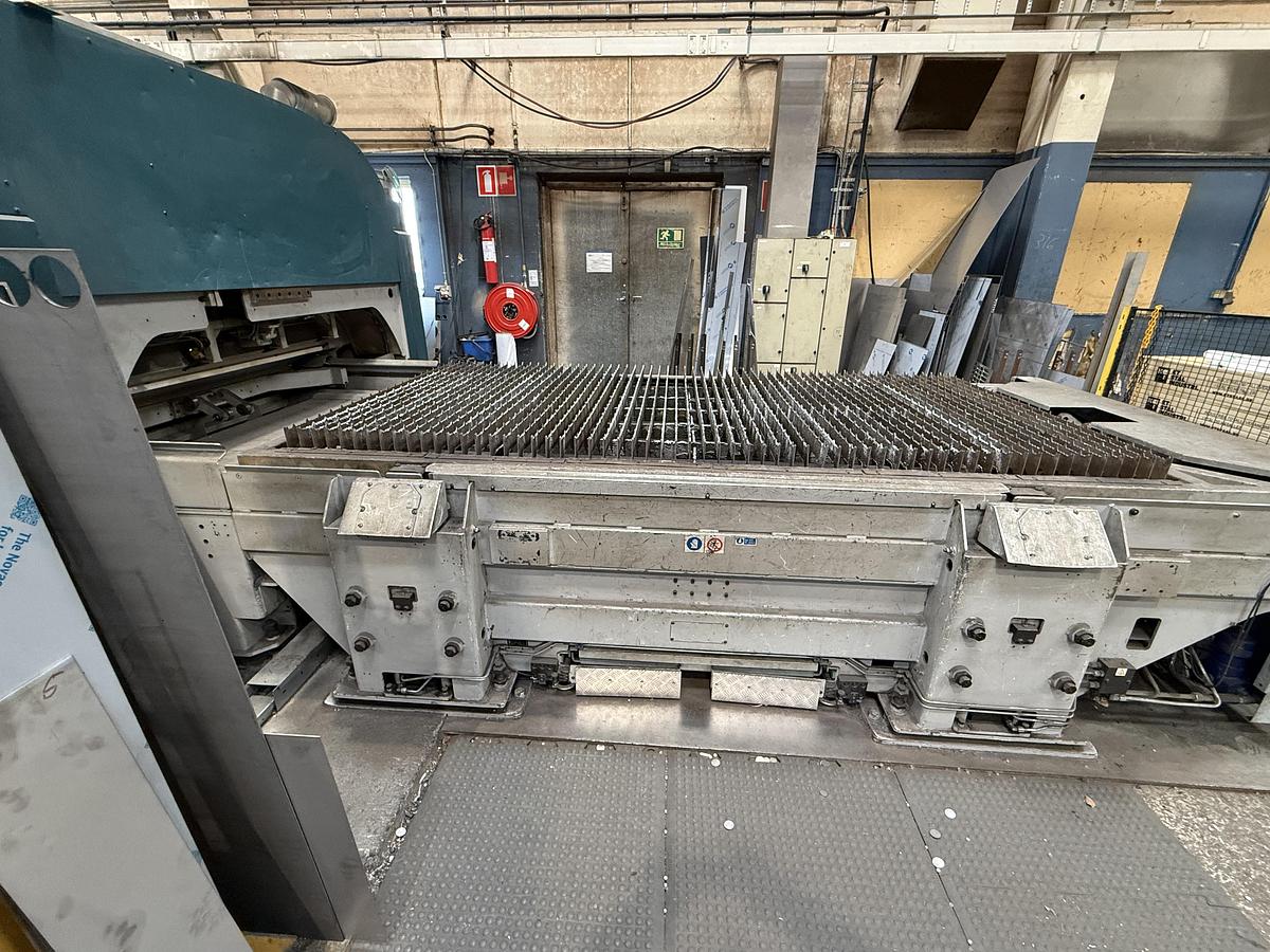 Used BRUGT CNC-FIBERLASER FABR. SALVAGNINI, MODEL L5-30 SYS