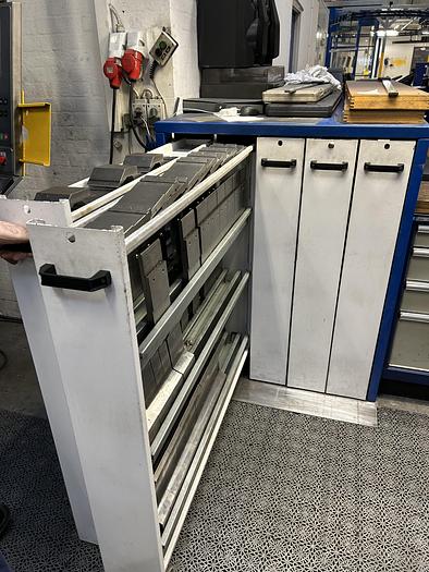 Used BRUGT CNC-KANTPRESSE FABR. HÄMMERLE, MODEL 36.175