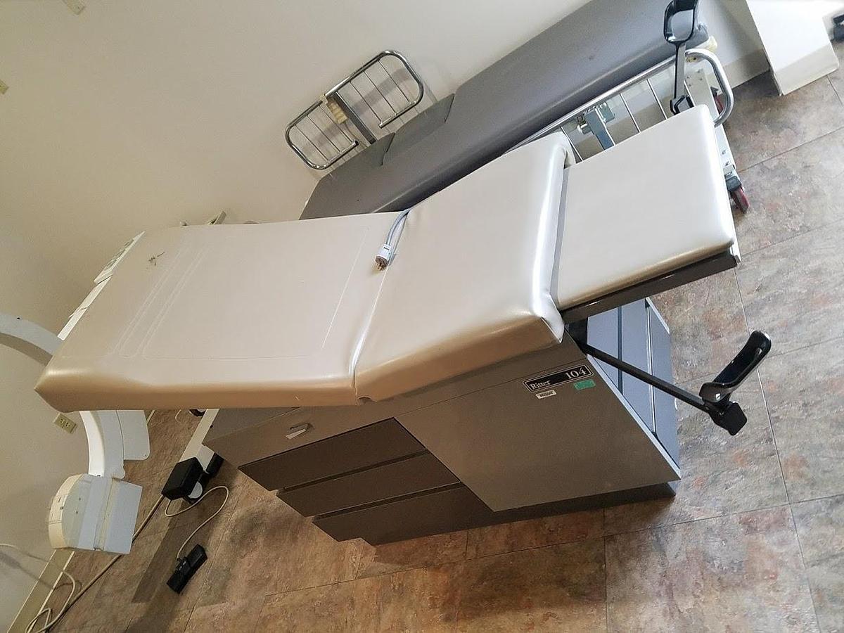 Used Midmark 104 Exam Table