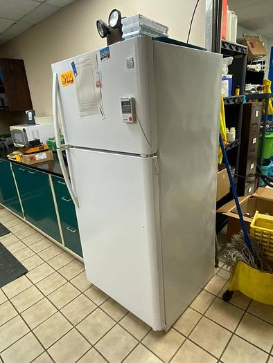 Used KENMORE 32'' W X 26'' L X 65'' H INCUBATOR