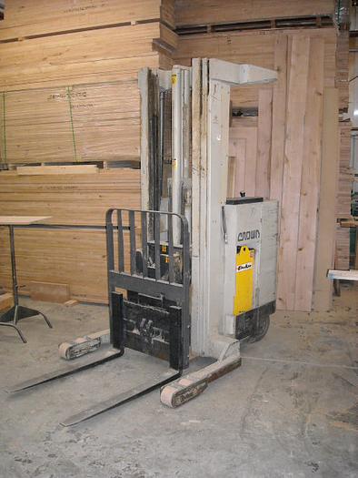 Crown Model 35RRTT Electric Stand Forklift
