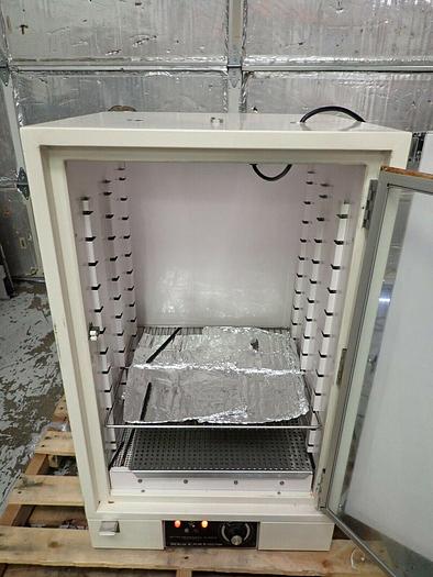 Used Blue M Model 200A Dry Type Bacteriological Incubator Gravity Convection