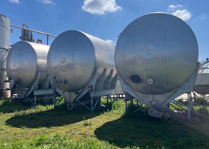 Used 8,000 Gallon DeLaval Horizontal Storage Tank with Bottom Auger