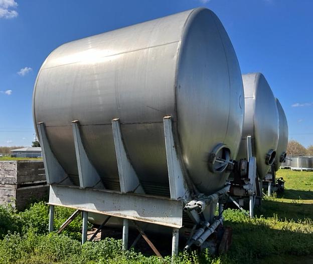 Used 8,000 Gallon DeLaval Horizontal Storage Tank with Bottom Auger