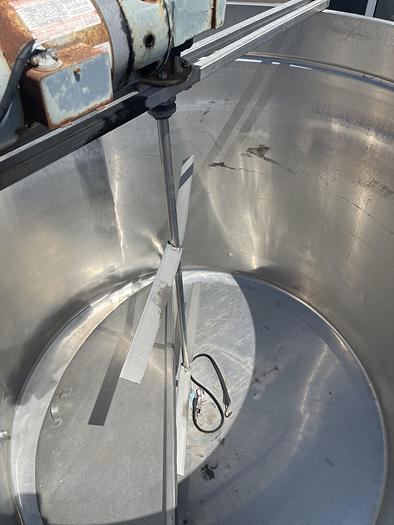 Used 600 Gallon Vertical Stainless steel Tank