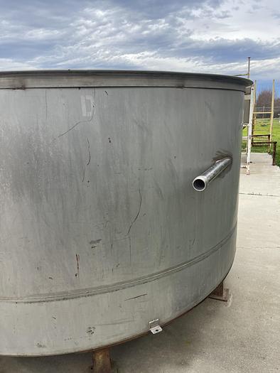Used 1,000 Gallon Stainless Steel Tanks